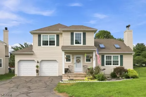 47 Colby Ct, Belvidere, NJ 07823