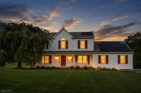 4 Fox Chase Rd, Oxford, NJ 07863