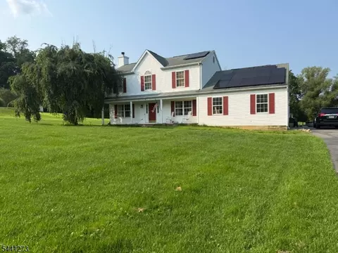 4 Fox Chase Rd, Oxford, NJ 07863