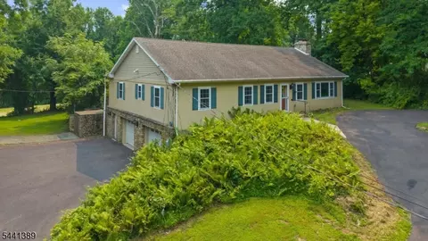 3 Walden Rd, Milford, NJ 08848