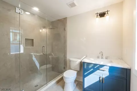 Bath - 30 E Main St, Mendham, NJ 07945 photo 5 of 9