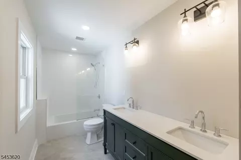 Bath - 30 E Main St, Mendham, NJ 07945 photo 6 of 9
