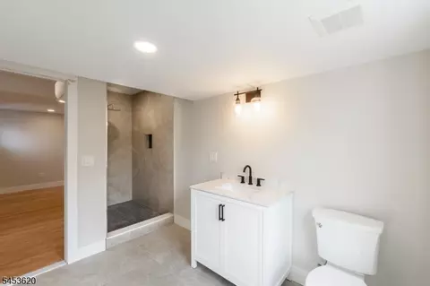 Bath - 30 E Main St, Mendham, NJ 07945 photo 7 of 9