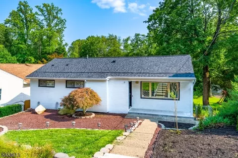 15 Apache Trl, Rockaway, NJ 07866