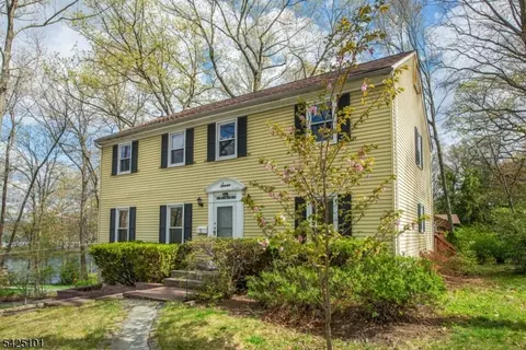 7 Fernwood Trl, Mountain Lakes, NJ 07046