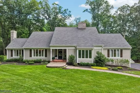 662 Juniper Pl, Franklin Lakes, NJ 07417