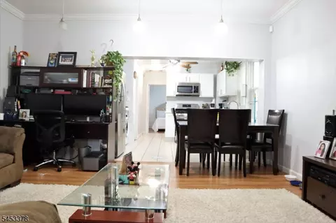 302 N 10th St, Newark, NJ 07107