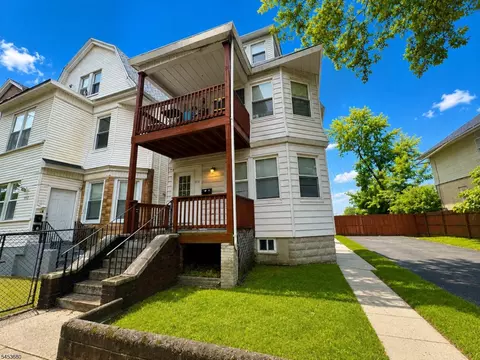 554 Norwood St, East Orange, NJ 07018