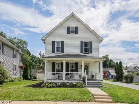 33 State St, Washington, NJ 07882