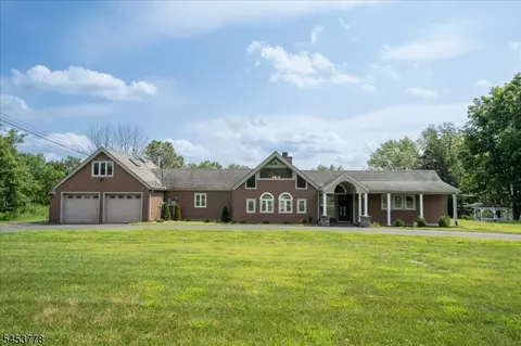 11 Summit Dr, Branchville, NJ 07826
