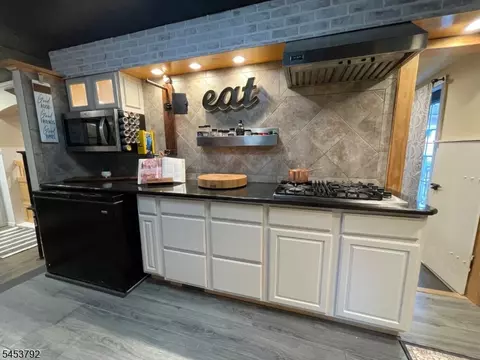 Kitchen - 61 Travelo Dr, Wayne, NJ 07470 photo 4 of 4
