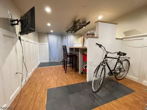 Entry Way - 61 Travelo Dr, Wayne, NJ 07470 photo 5 of 6