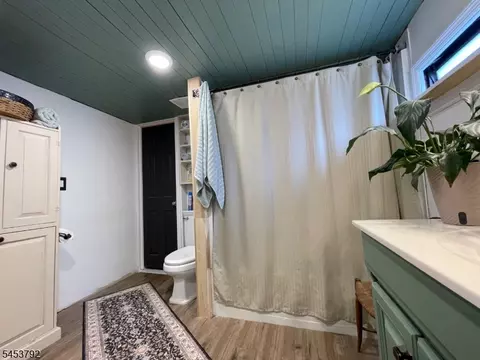 Bath - 61 Travelo Dr, Wayne, NJ 07470 photo 2 of 2