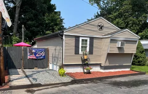 61 Travelo Dr, Wayne, NJ 07470 photo 1