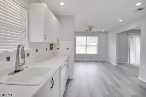 8 Millie Ln #8, East Hanover, NJ 07936
