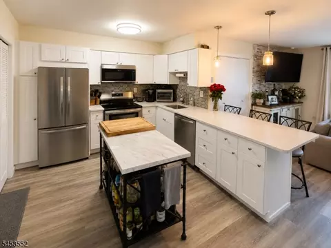 520 Newark Pompton Tpk C214 #C214, Pompton Plains, NJ 07444