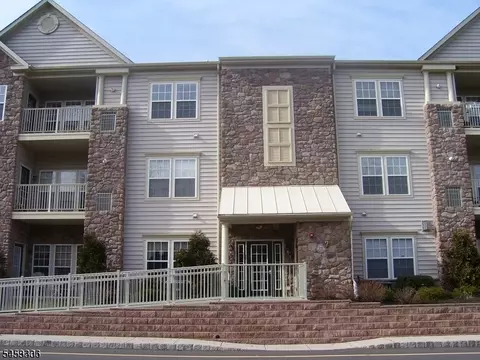 4 Waterman Ln #412, Hillsborough, NJ 08844