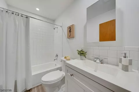 Bath - 1520 Raspberry Ct #1520, Edison, NJ 08817 photo 1 of 1