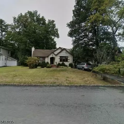 32 Burnet Hill Rd, Livingston, NJ 07039