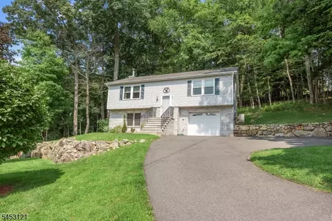 65 Prospect Point Rd, Lake Hopatcong, NJ 07849