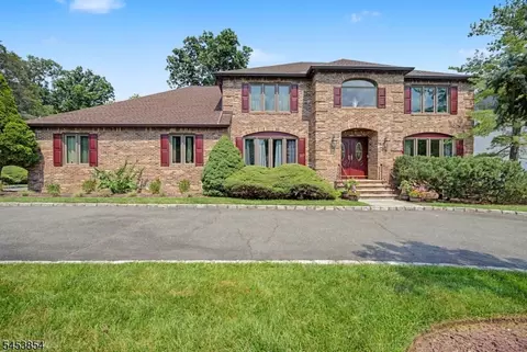 2 Birchwood Ct, East Hanover, NJ 07936