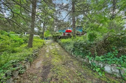 18 Nakomis Path, Lincoln Park Boro, NJ 07035