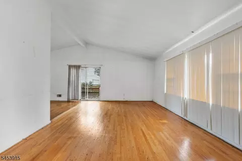 Living - 454 Plainfield Rd, Edison, NJ 08820 photo 2 of 7