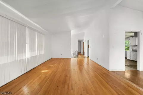 Living - 454 Plainfield Rd, Edison, NJ 08820 photo 5 of 7