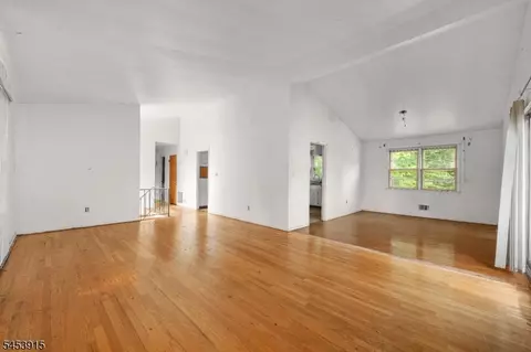 Living - 454 Plainfield Rd, Edison, NJ 08820 photo 4 of 7