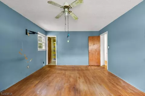 Bedroom - 454 Plainfield Rd, Edison, NJ 08820 photo 3 of 5
