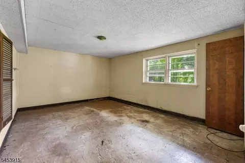 Bedroom - 454 Plainfield Rd, Edison, NJ 08820 photo 5 of 5