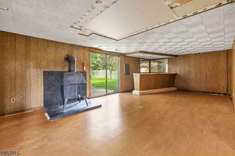 Living - 454 Plainfield Rd, Edison, NJ 08820 photo 6 of 7