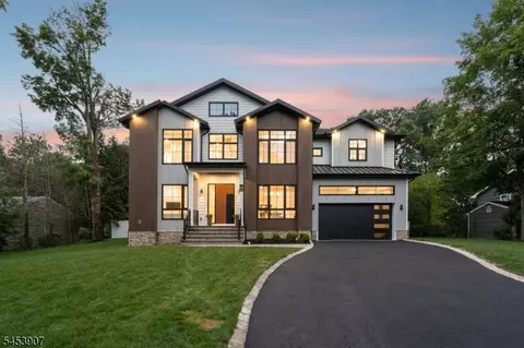 83 Falcon Rd, Livingston, NJ 07039