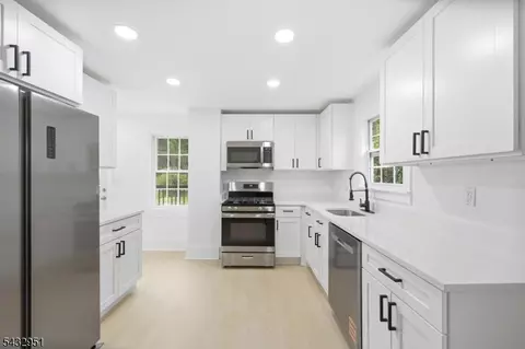 89 High St, Newton, NJ 07860