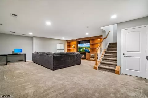 Living - 5 Alexanders Rd, Hackettstown, NJ 07840 photo 2 of 2