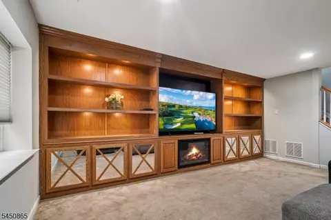 Living - 5 Alexanders Rd, Hackettstown, NJ 07840 photo 1 of 2