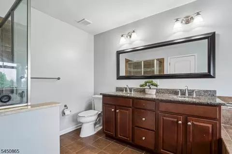 Bath - 5 Alexanders Rd, Hackettstown, NJ 07840 photo 2 of 5