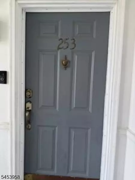 253 Rachel Ct, Franklin Park, NJ 08823