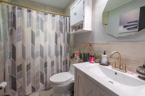 Bath - 23 C St, Middlesex, NJ 08846 photo 2 of 2