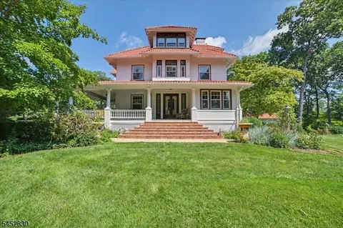 44 Manor Dr, Basking Ridge, NJ 07920