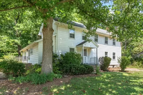 17 Willow Ave, Peapack, NJ 07977