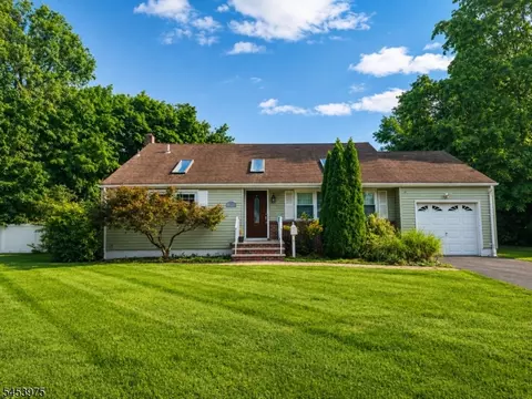 1 Birch Rd, Pompton Plains, NJ 07444