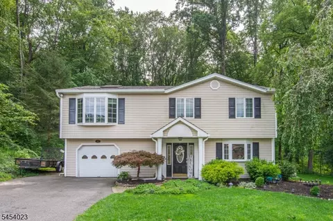 42 Scenic Dr, Green Twp, NJ 07821