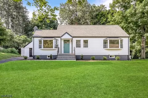 924 Franklin Ave, Franklin Lakes, NJ 07417