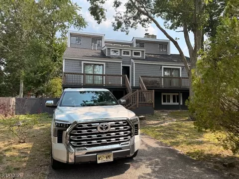 130 Mello Ln, Toms River, NJ 08753