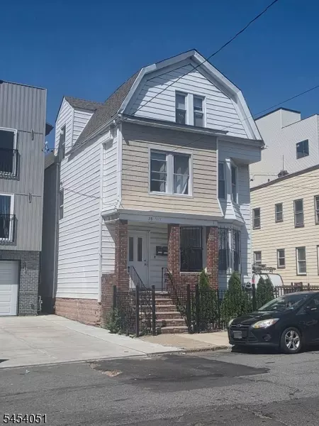 38 20th Ave, Irvington, NJ 07111