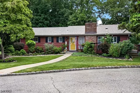 9 Michael Ct, Dover, NJ 07801