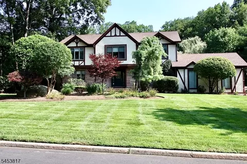 9 Watch Hill Rd, Mahwah, NJ 07430