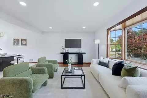 700 Willick Rd, Linden, NJ 07036
