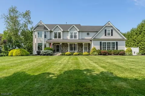 30 Meadowview Dr, Phillipsburg, NJ 08865